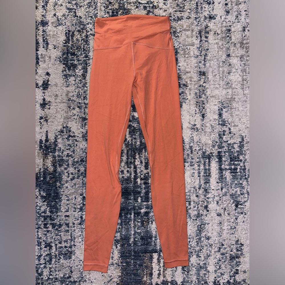 Lululemon crossover aligns size 4